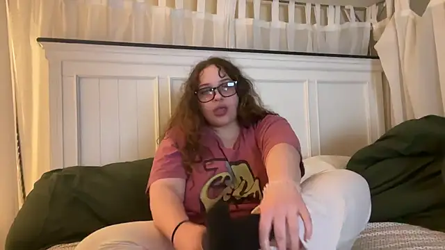 Seraphinawild online show from April 24, 2026, 6:15 am