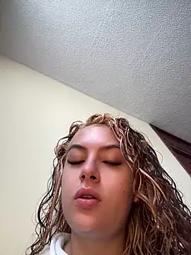 Snapshot of Amber-fire chatting on May 23, 2026, 5:56 pm Amber-fire online show from May 23, 2026, 5:56 pm