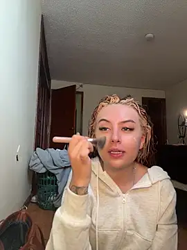 Snapshot of Amber-fire chatting on May 24, 2026, 7:36 pm Amber-fire online show from May 24, 2026, 7:36 pm