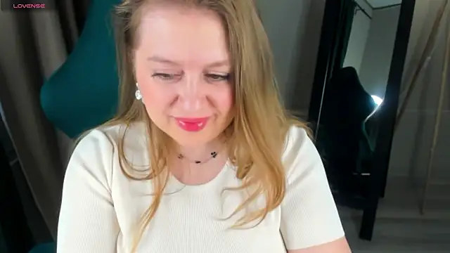 CleoXotie online show from May 25, 2026, 4:34 am