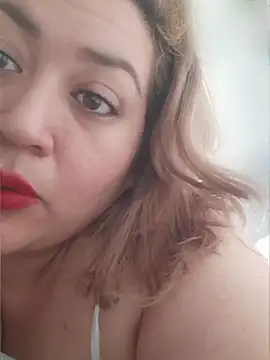 Snapshot of Amalianoir chatting on April 13, 2026, 2:32 pm Amalianoir online show from April 13, 2026, 2:32 pm