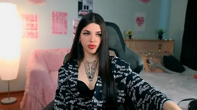 molly rettyy online show from May 21, 2026, 4:32 am