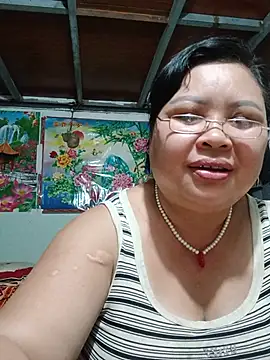 Snapshot of Monglan-c chatting on July 5, 2026, 3:55 am Monglan-c online show from July 5, 2026, 3:55 am