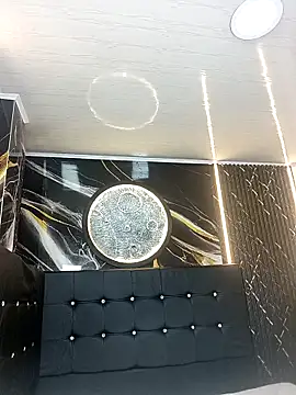 Lola Starr online show from April 6, 2026, 5:08 am