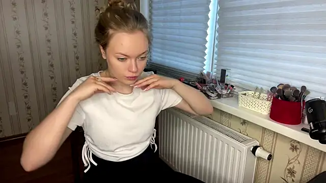 LolaZola online show from March 31, 2026, 11:34 am