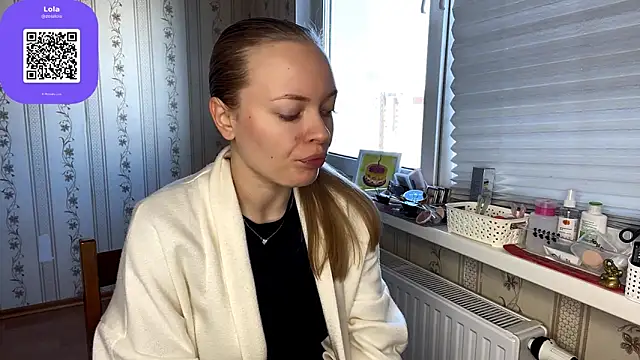 LolaZola online show from April 14, 2026, 7:35 am