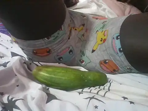 Freakybaby13 online show from April 1, 2026, 2:03 pm