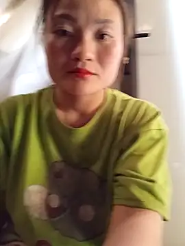 -Tipo- online show from April 6, 2026, 4:57 am