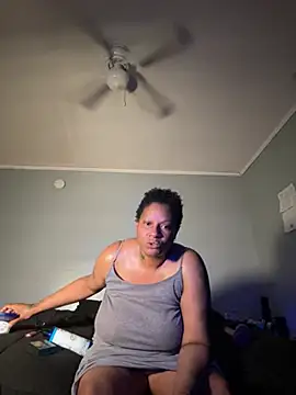 Sweetie8582 online show from April 16, 2026, 12:11 am