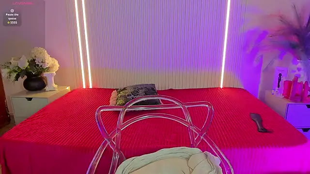 AliceHill8 online show from April 9, 2026, 3:51 pm