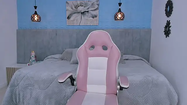 anny little 01 online show from April 18, 2026, 11:49 pm