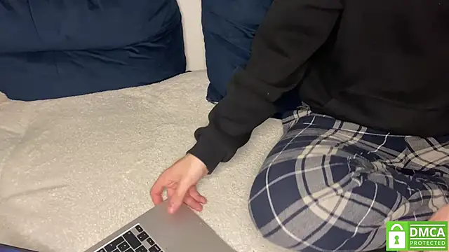 NaughtysecretsDE online show from April 13, 2026, 2:54 pm