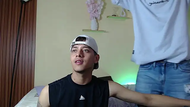 TwoHotTrouble  online show from March 30, 2026, 10:00 pm