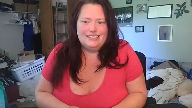 EmberVael online show from June 18, 2026, 9:09 pm