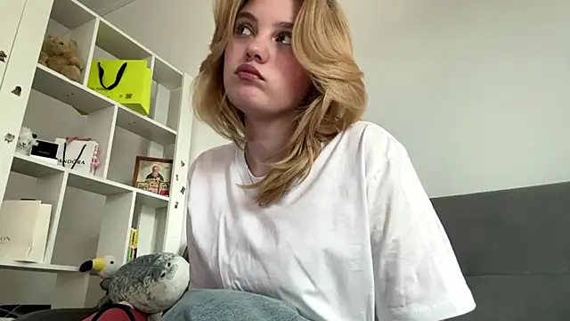 Snapshot of Delia_cute chatting on April 4, 2026, 12:45 pm Delia cute online show from April 4, 2026, 12:45 pm