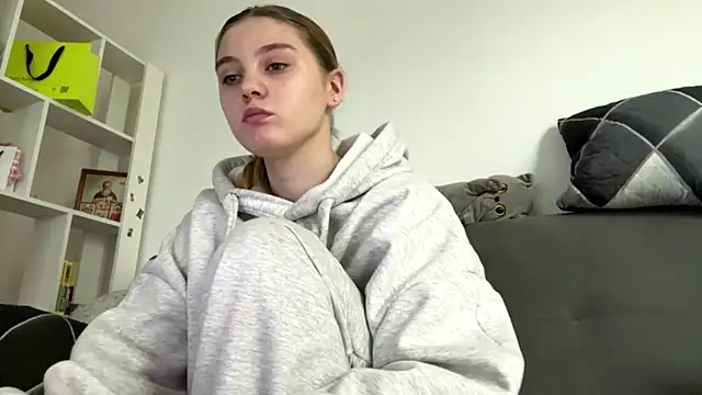 Snapshot of Delia_cute chatting on April 11, 2026, 12:20 pm Delia cute online show from April 11, 2026, 12:20 pm