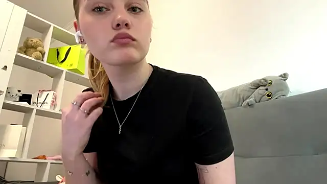 Snapshot of Delia_cute chatting on April 12, 2026, 12:08 pm Delia cute online show from April 12, 2026, 12:08 pm