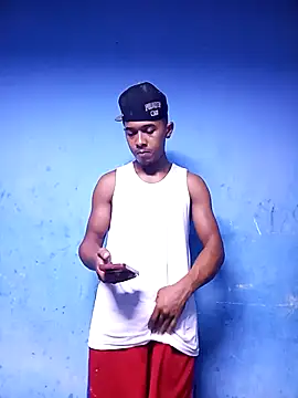 blackmasterpig online show from April 16, 2026, 3:40 am