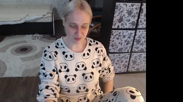 Snapshot of Sweet_hot_shrmp chatting on April 16, 2026, 3:35 pm Sweet hot shrmp online show from April 16, 2026, 3:35 pm