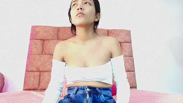 Snapshot of Emily_Gross chatting on April 14, 2026, 2:55 pm Emily Gross online show from April 14, 2026, 2:55 pm