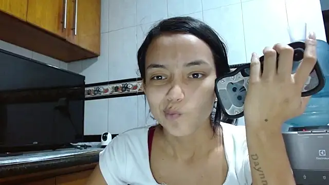 Snapshot of Emily_Gross chatting on April 16, 2026, 2:40 pm Emily Gross online show from April 16, 2026, 2:40 pm