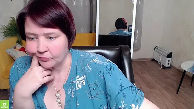 QUEEN02030 online show from May 25, 2026, 10:30 pm