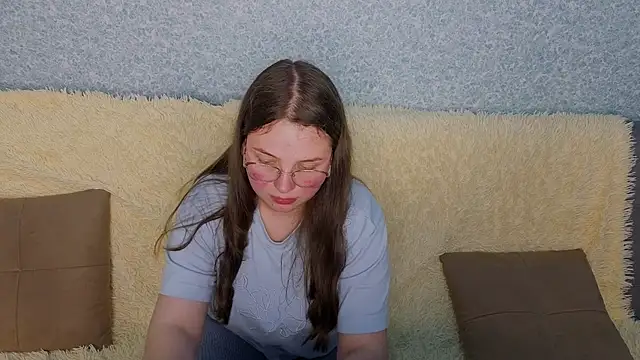 SofiDreamm online show from April 15, 2026, 8:42 pm