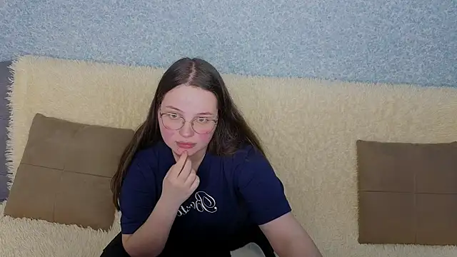 SofiDreamm online show from April 17, 2026, 8:22 pm