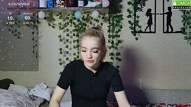 Snapshot of Girl_Meow18 chatting on June 5, 2026, 12:48 am Girl Meow18 online show from June 5, 2026, 12:48 am
