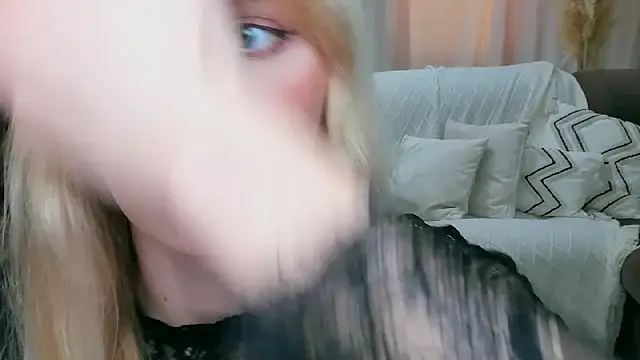 blonde  flirt online show from April 9, 2026, 8:20 am