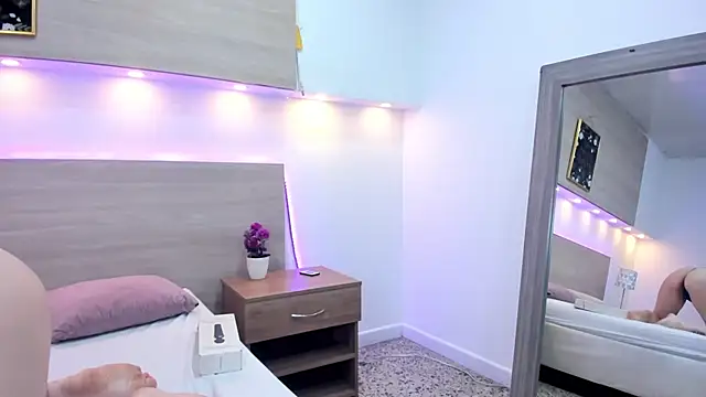 Ellaa honey online show from April 1, 2026, 1:01 pm