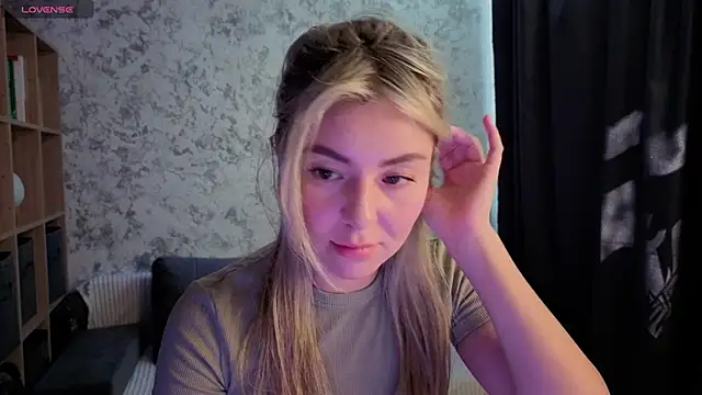 Snapshot of SandyKiss_ chatting on August 1, 2026, 5:16 am SandyKiss online show from August 1, 2026, 5:16 am