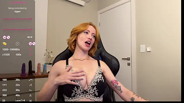 girlsmilee online show from April 10, 2026, 7:43 pm