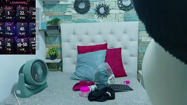 Snapshot of Skylernaomi chatting on April 9, 2026, 1:06 pm Skylernaomi online show from April 9, 2026, 1:06 pm