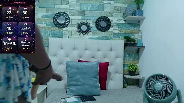 Snapshot of Skylernaomi chatting on April 13, 2026, 3:05 pm Skylernaomi online show from April 13, 2026, 3:05 pm