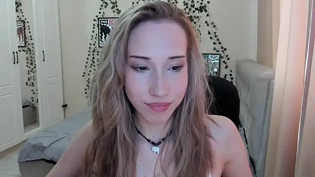 Emmarayder online show from April 1, 2026, 1:41 pm