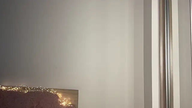 Snapshot of LunarMolly chatting on April 15, 2026, 6:12 pm LunarMolly online show from April 15, 2026, 6:12 pm