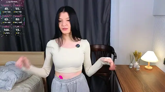 JazminLantey online show from April 6, 2026, 1:23 am