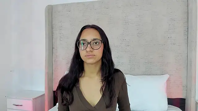 Snapshot of Charlotte_Benette chatting on April 9, 2026, 12:00 pm Charlotte Benette online show from April 9, 2026, 12:00 pm