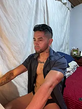 Snapshot of Sexmuscle17 chatting on July 1, 2026, 3:45 pm Sexmuscle17 online show from July 1, 2026, 3:45 pm