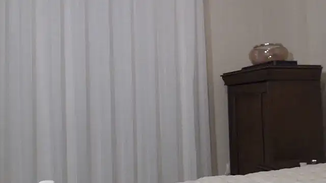 milfhoneynaz online show from April 8, 2026, 5:25 pm