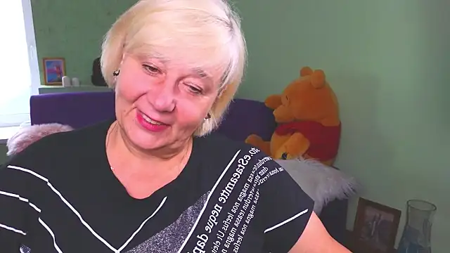 Snapshot of Milane_Milky chatting on June 1, 2026, 5:18 am Milane Milky online show from June 1, 2026, 5:18 am