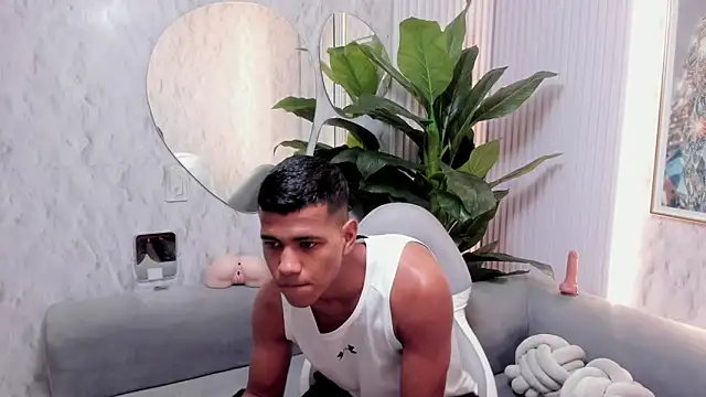 noahdark  online show from April 17, 2026, 3:09 am