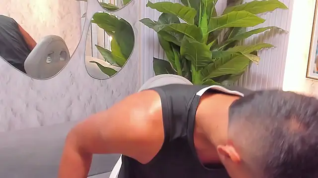 noahdark  online show from April 2, 2026, 1:35 am