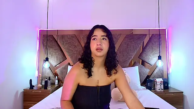 Snapshot of bella_swwan_ chatting on April 17, 2026, 2:20 pm bella swwan online show from April 17, 2026, 2:20 pm