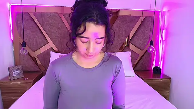Snapshot of bella_swwan_ chatting on July 5, 2026, 10:49 pm bella swwan online show from July 5, 2026, 10:49 pm