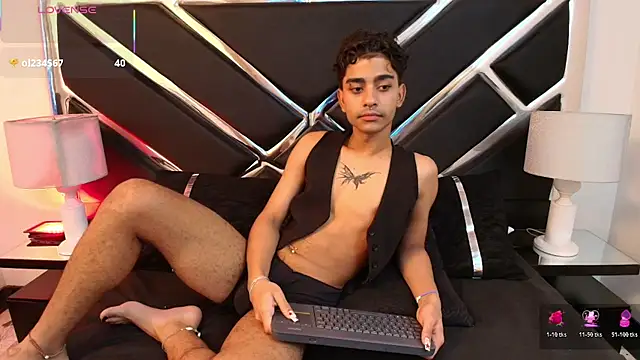 MiikeOthon online show from April 13, 2026, 4:27 am