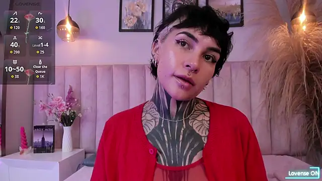 Snapshot of Luana_fiore chatting on April 8, 2026, 12:17 pm Luana fiore online show from April 8, 2026, 12:17 pm