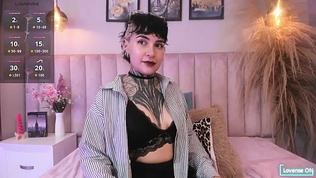 Snapshot of Luana_fiore chatting on April 10, 2026, 12:23 pm Luana fiore online show from April 10, 2026, 12:23 pm