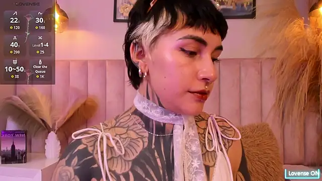 Snapshot of Luana_fiore chatting on April 14, 2026, 12:21 pm Luana fiore online show from April 14, 2026, 12:21 pm